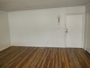 18530 Hatteras St, Unit 302 in Los Angeles, CA - Building Photo - Building Photo