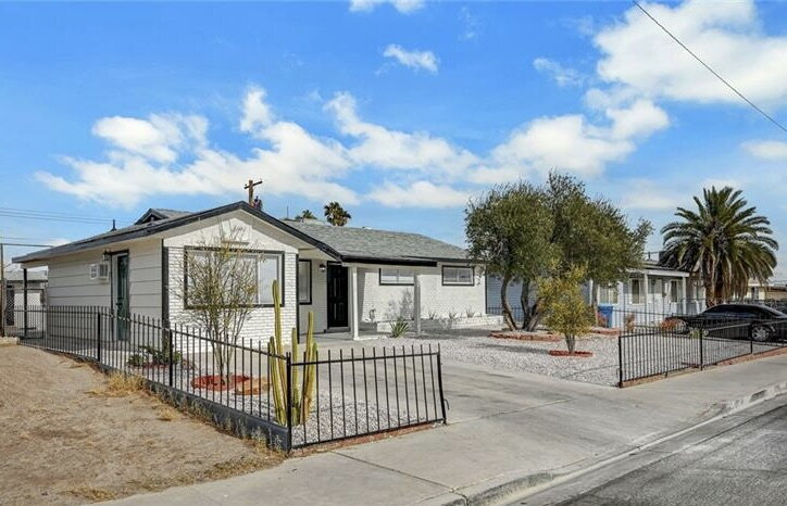 6520 Evergreen Ave in Las Vegas, NV - Building Photo