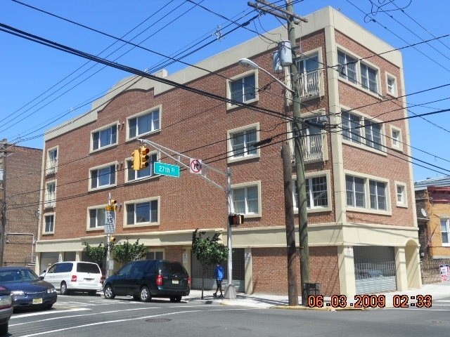 2700 Summit Ave in Union City, NJ - Building Photo - Building Photo