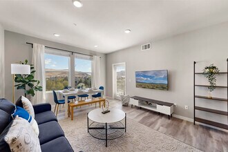 375 Harbour Cove Dr, Unit FL4-ID1228249P in Sparks, NV - Foto de edificio - Building Photo