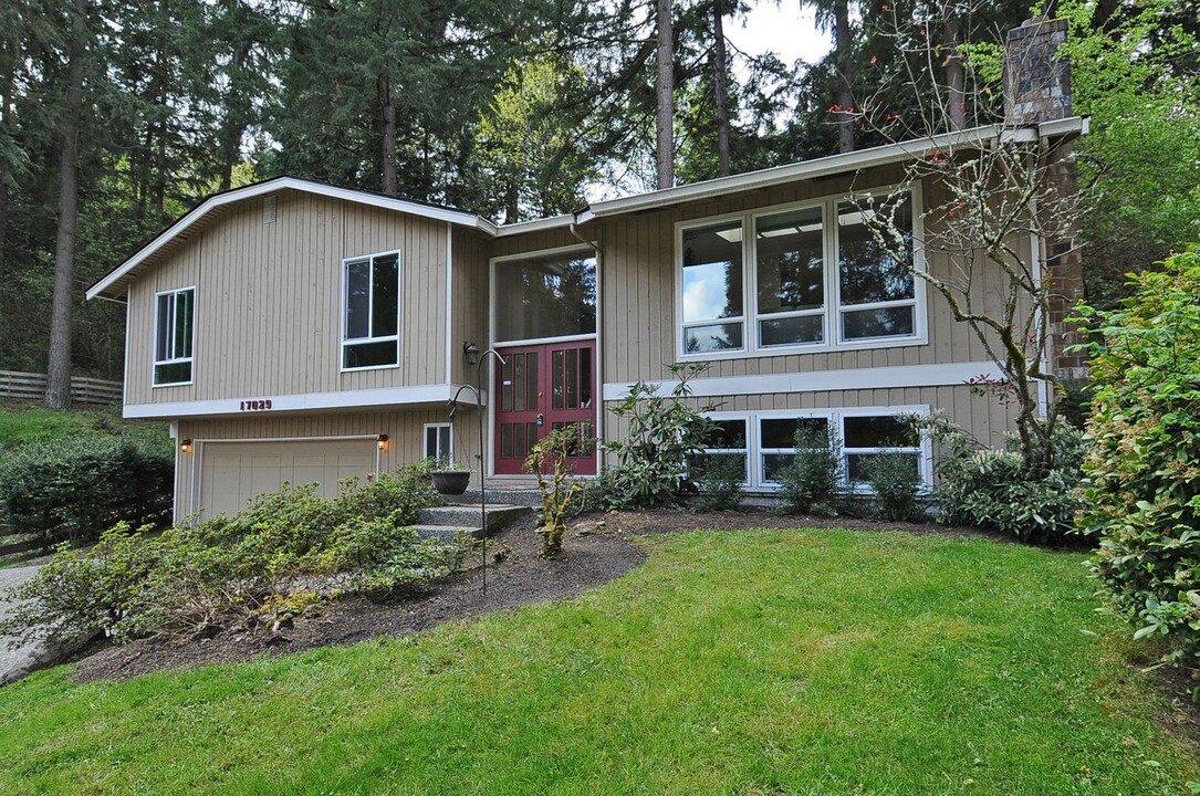 17029 NE 28th Pl in Bellevue, WA - Foto de edificio