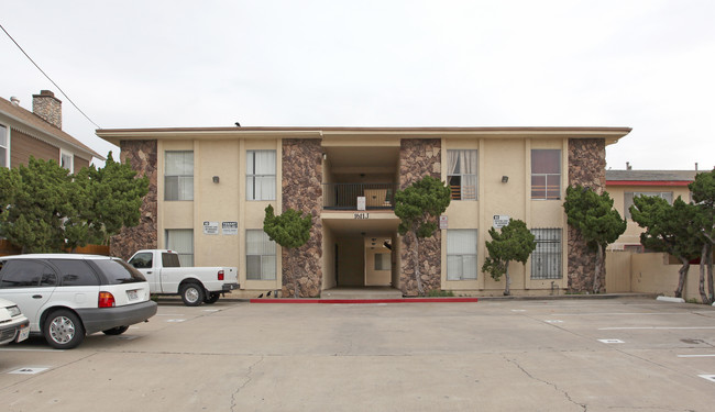 1611 J Ave in National City, CA - Foto de edificio - Building Photo