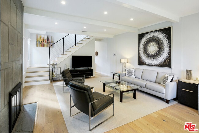property at 823 N Harper Ave
