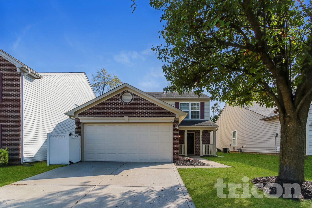 9225 Dry Creek Dr in Indianapolis, IN - Building Photo