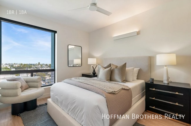 3686 Overland Ave, Unit 702 in Los Angeles, CA - Building Photo - Building Photo