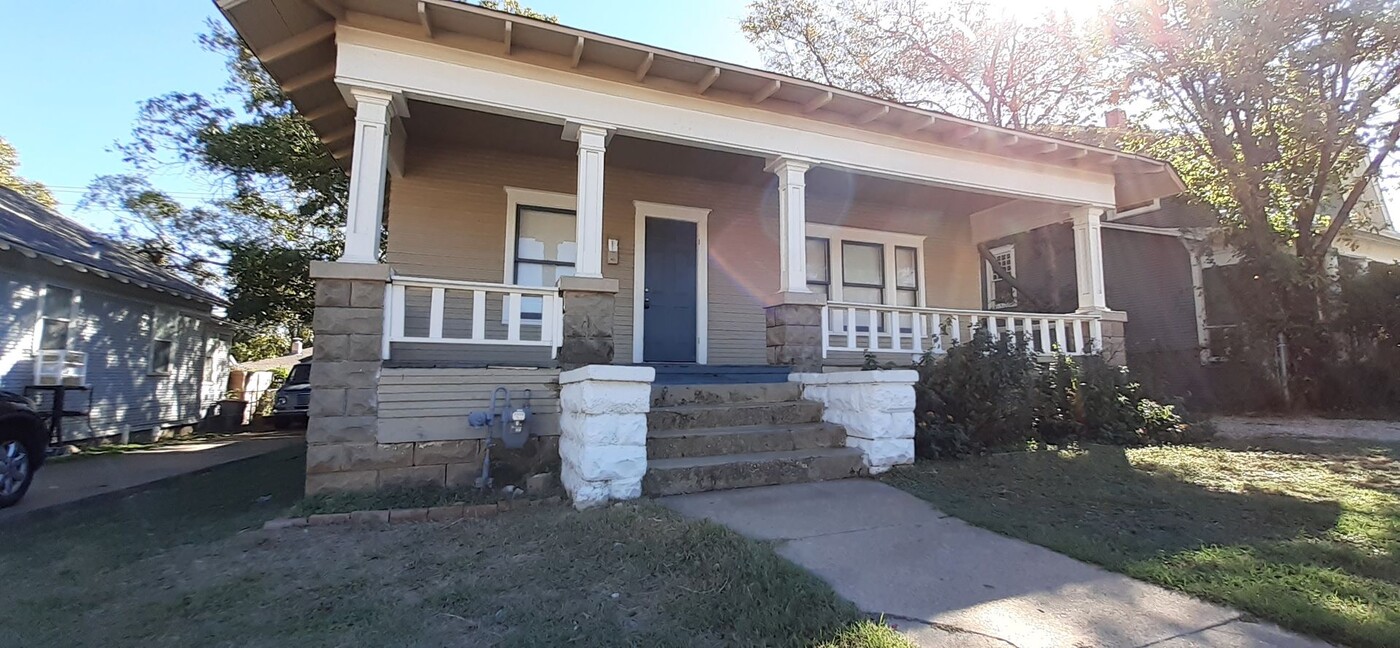 1325 Hurley Ave in Fort Worth, TX - Foto de edificio