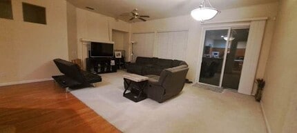 9568 Spring River Way in Elk Grove, CA - Building Photo - Building Photo