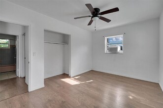2403 SW 8th St in Fort Lauderdale, FL - Building Photo - Building Photo