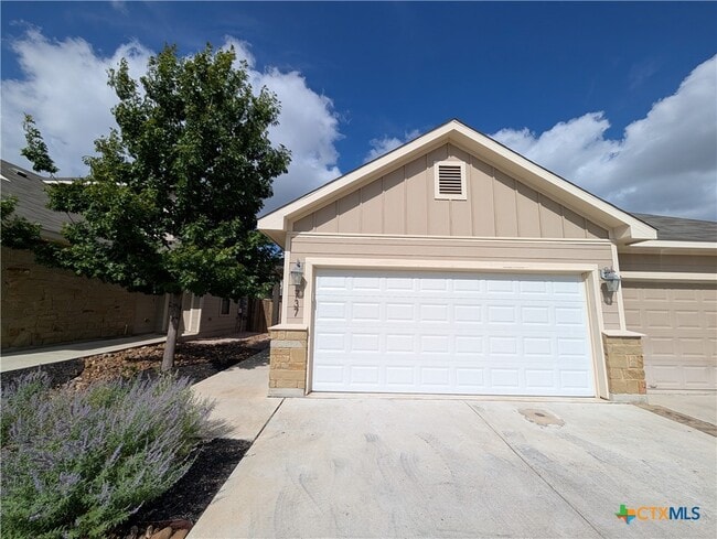 737 Milestone Pk in New Braunfels, TX - Foto de edificio - Building Photo