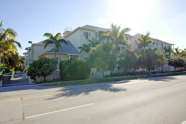 Dadeland Vista in Miami, FL - Foto de edificio - Building Photo