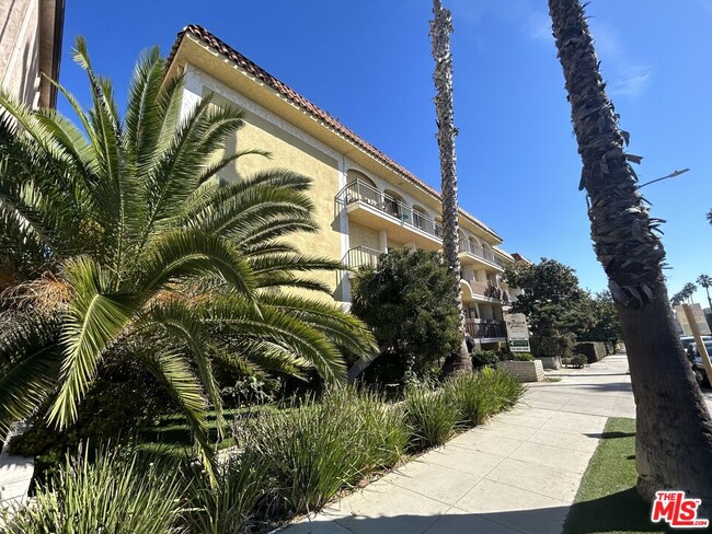 property at 1033 6th St