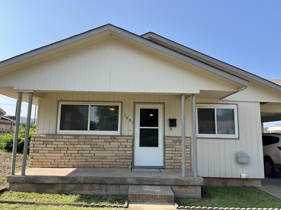 1001 E 5th Ave in Stillwater, OK - Building Photo