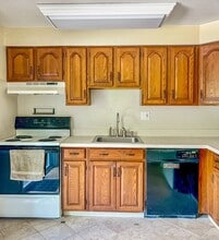 4 Loveland Hill Rd in Vernon, CT - Foto de edificio - Building Photo