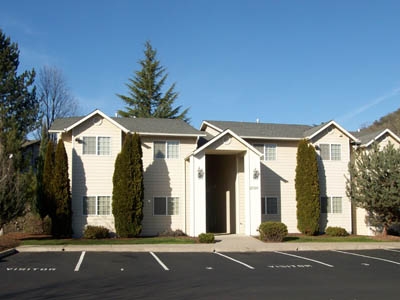 Warewood Village Apartments in Roseburg, OR - Building Photo