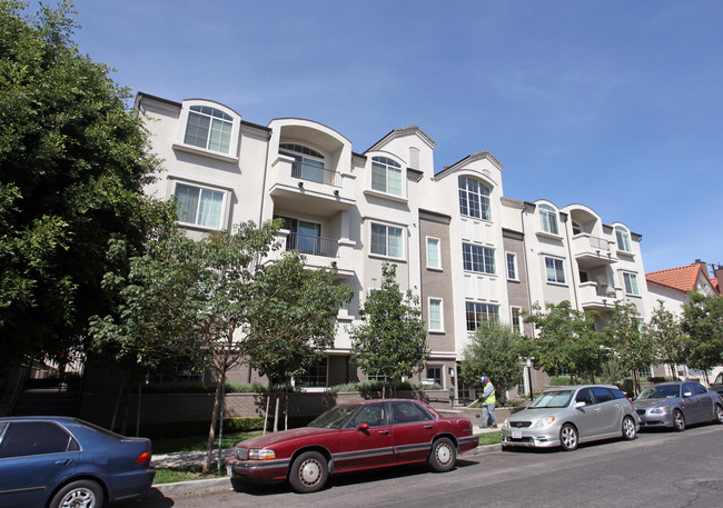 Residential Condominum in Los Angeles, CA - Building Photo - Building Photo