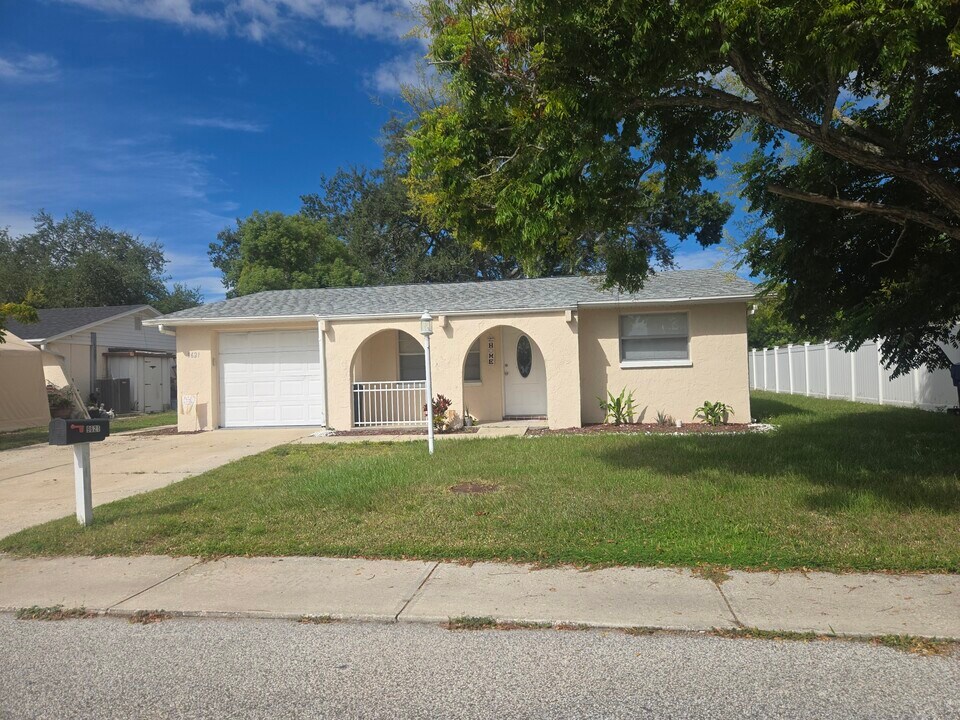 9621 Shamokin Ln in Port Richey, FL - Building Photo