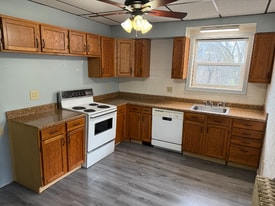 9 E Main St in Mount Pleasant, PA - Building Photo