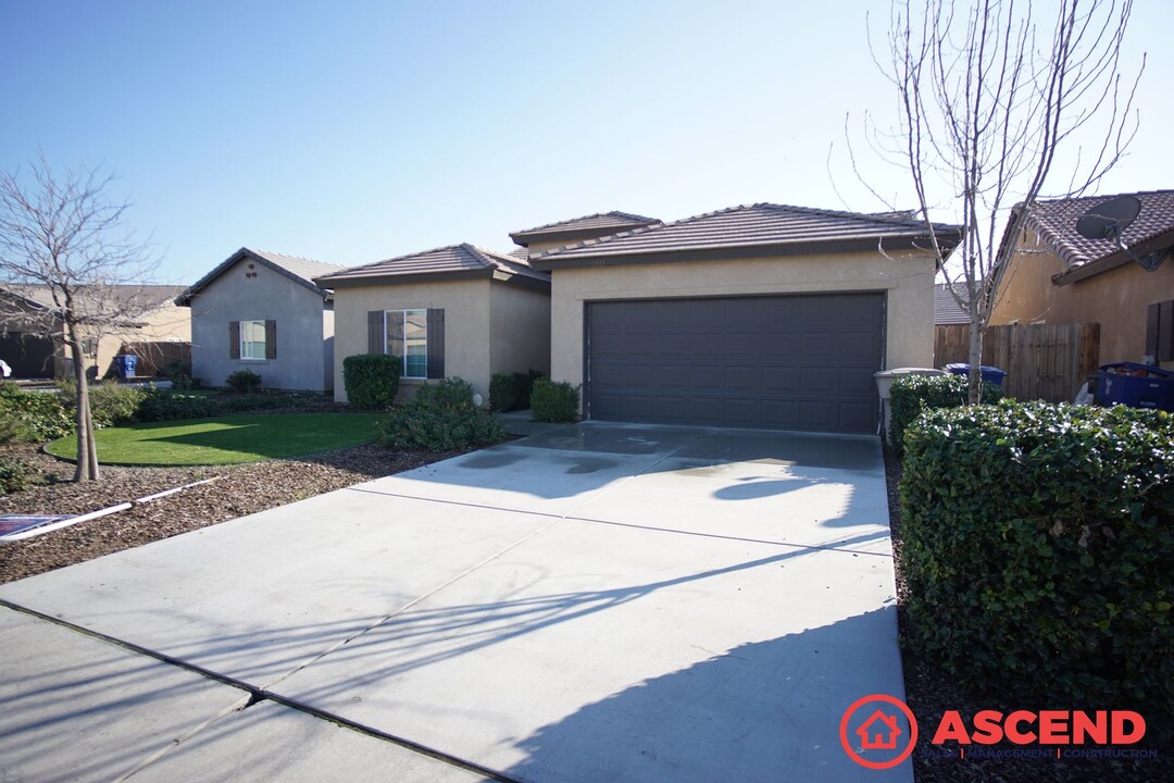 5515 Beacon Ridge Ct in Bakersfield, CA - Building Photo