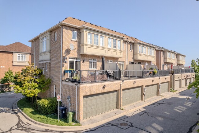 727 Renforth Dr in Toronto, ON - Building Photo - Building Photo