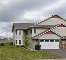 19 Meadowlark Dr in Hudson, WI - Building Photo