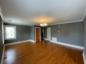 613 W Gray St in Elmira, NY - Foto de edificio - Building Photo