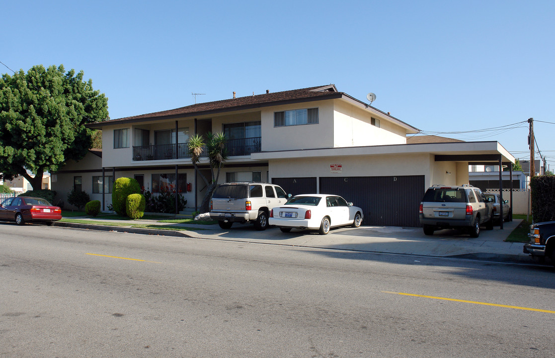 11734 Freeman Ave in Hawthorne, CA - Building Photo