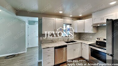 1206 W Nob Hill Blvd in Yakima, WA - Building Photo - Building Photo