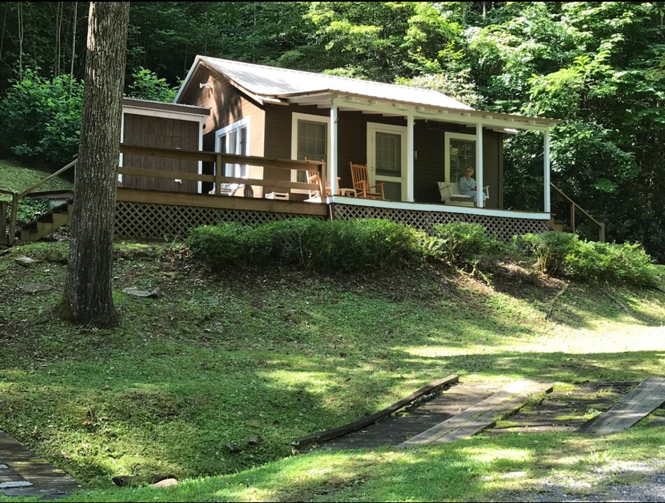 2951 E Fork Rd in Sylva, NC - Building Photo