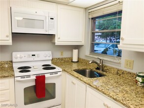 200 Turtle Lake Ct in Naples, FL - Building Photo - Building Photo