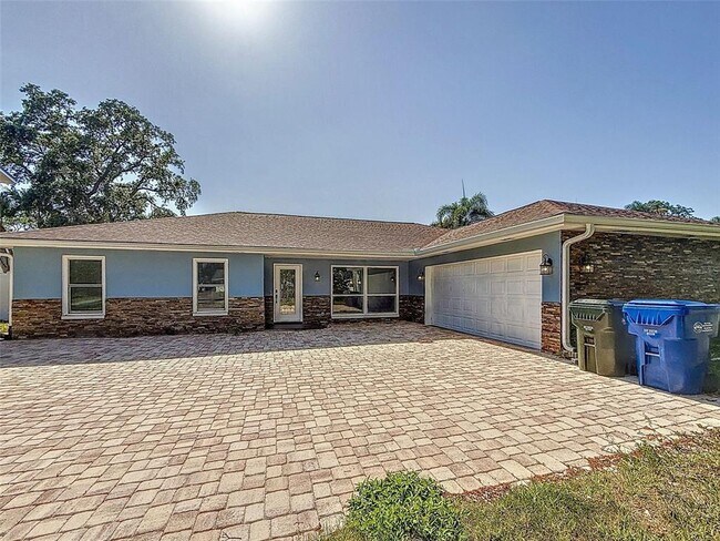 1975 Arvis Cir W in Clearwater, FL - Building Photo - Building Photo