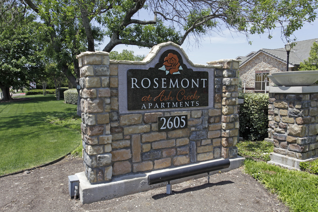 Rosemont at Ash Creek in Dallas, TX - Building Photo