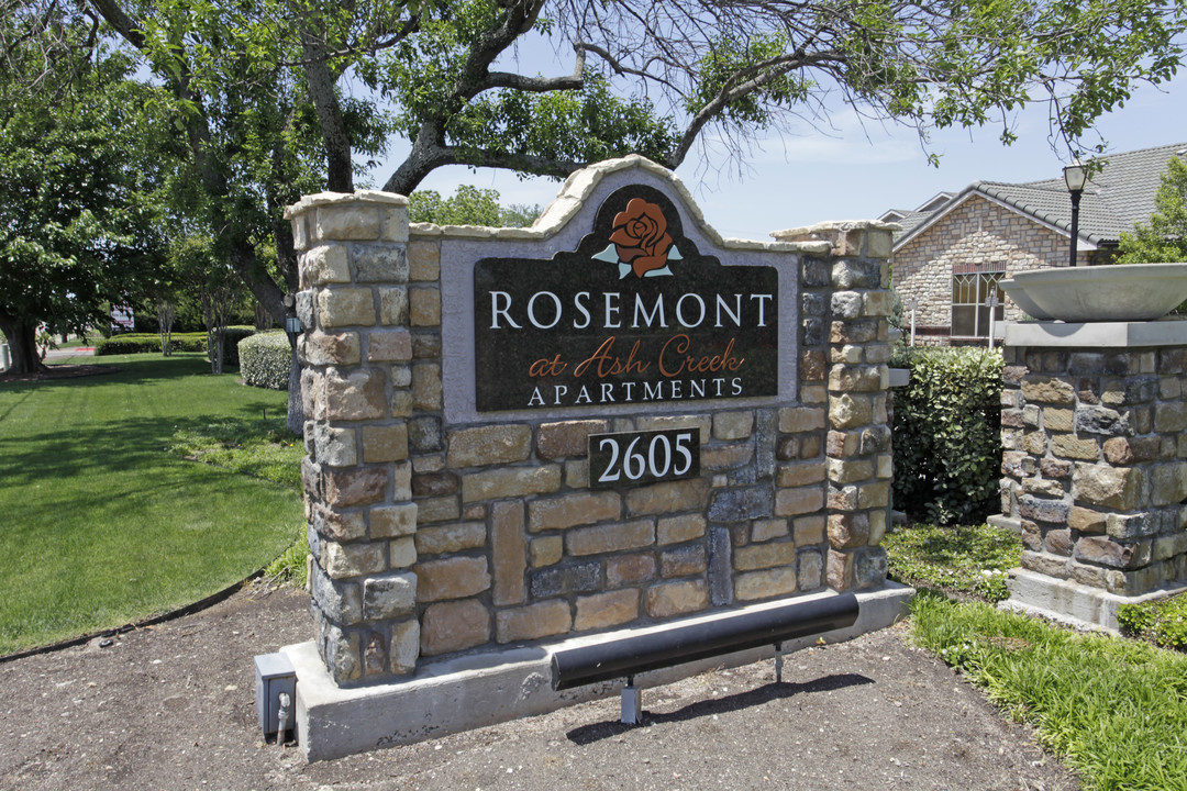 Rosemont at Ash Creek in Dallas, TX - Foto de edificio