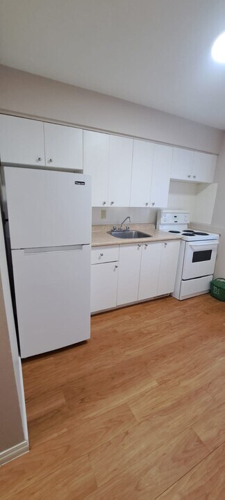 10734-108 108 St NW in Edmonton, AB - Building Photo