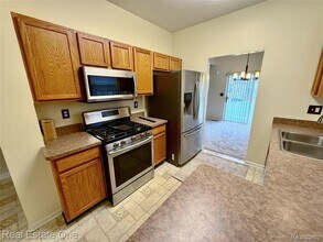 716 Palmer Dr in Pontiac, MI - Building Photo - Building Photo