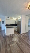 415 NW 210th St in Miami, FL - Building Photo - Building Photo