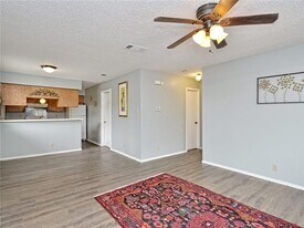 5809 Spring Meadow Rd in Austin, TX - Building Photo