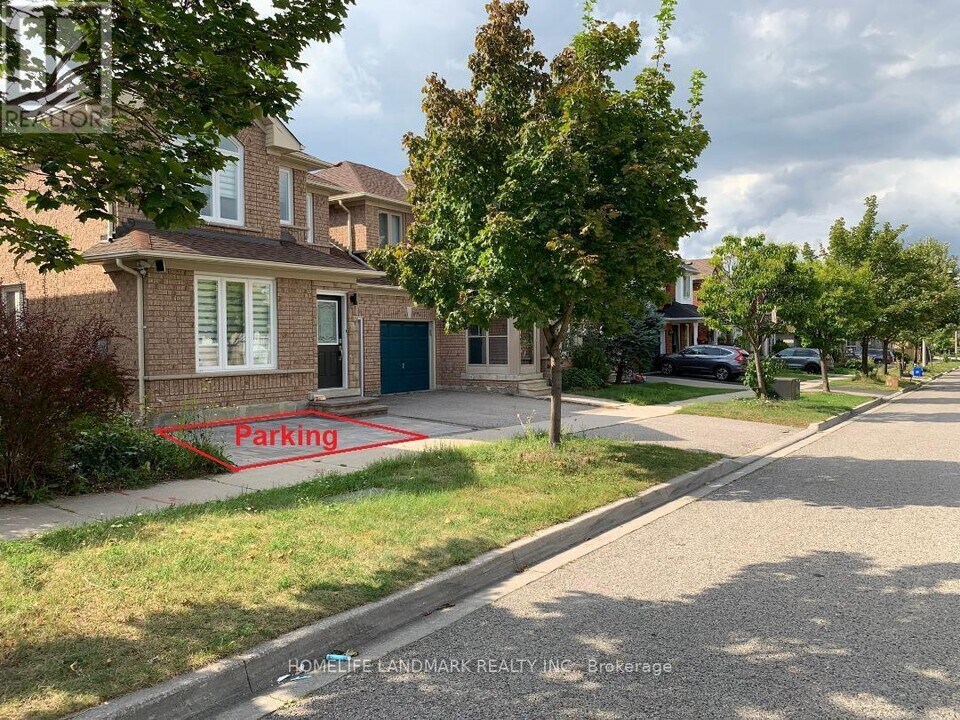 18 Holmwood St in Richmond Hill, ON - Building Photo