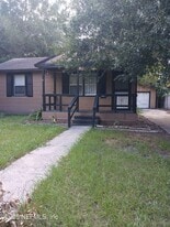 2124 Danese St in Jacksonville, FL - Building Photo