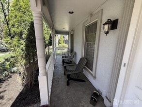 21 Crestview Dr in Kendall Park, NJ - Building Photo - Building Photo
