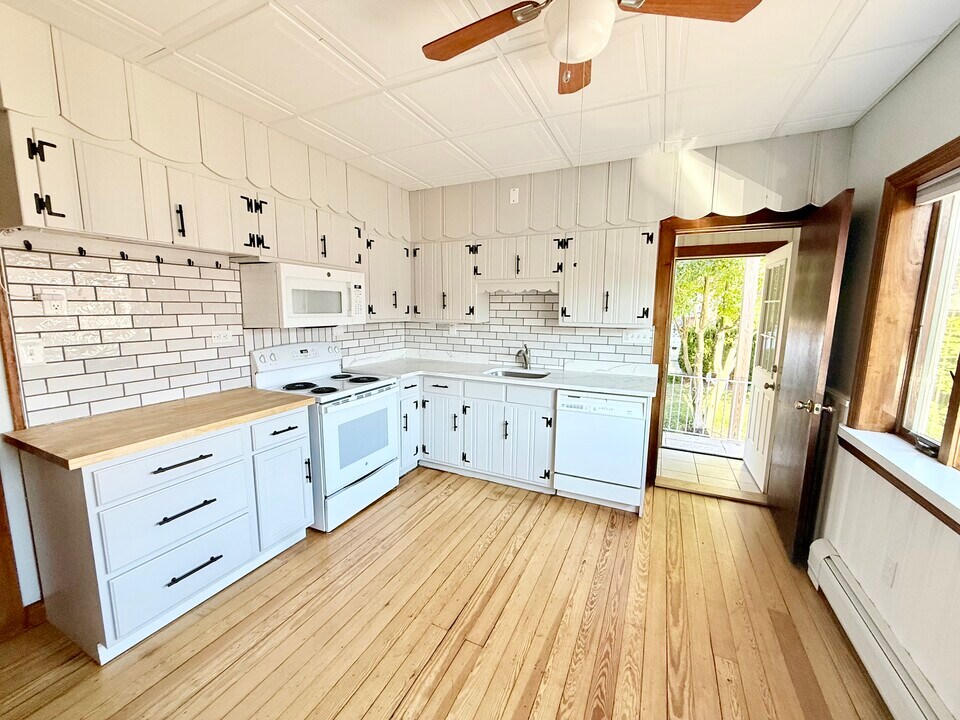 163 Hayward Pl, Unit 1 in Wallington, NJ - Building Photo