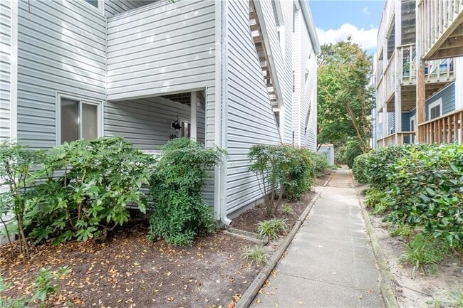 2316 Starfish Rd, Unit 102 in Virginia Beach, VA - Building Photo - Building Photo