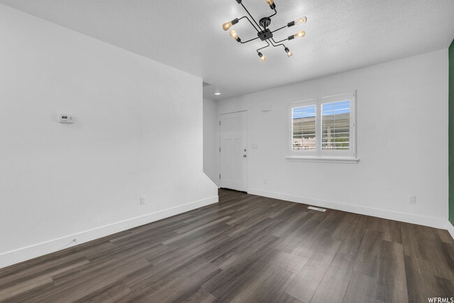 619 Shay Ln in Tooele, UT - Building Photo - Building Photo