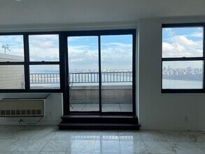 7004 JFK Blvd E in Guttenberg, NJ - Building Photo - Building Photo