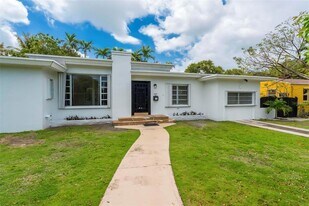 2300 SW 24th St in Miami, FL - Building Photo