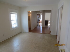 82 Dickerman St in New Haven, CT - Building Photo - Interior Photo