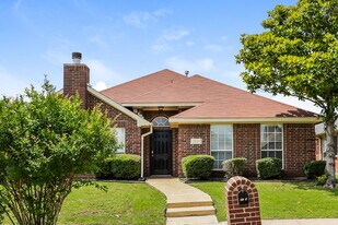 2525 Spring Rain Dr in Mesquite, TX - Building Photo