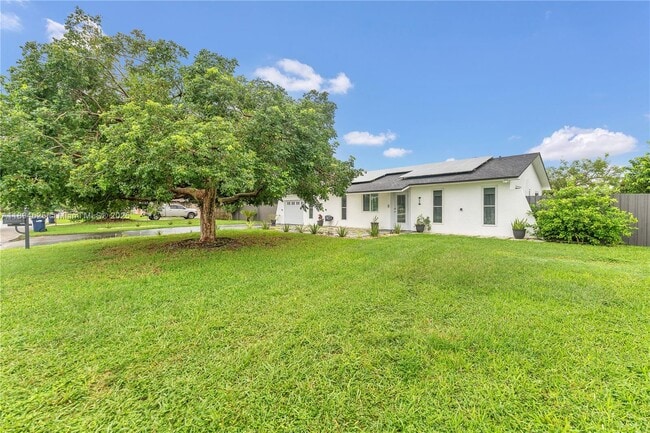 32020 SW 199th Ave in Homestead, FL - Building Photo - Building Photo
