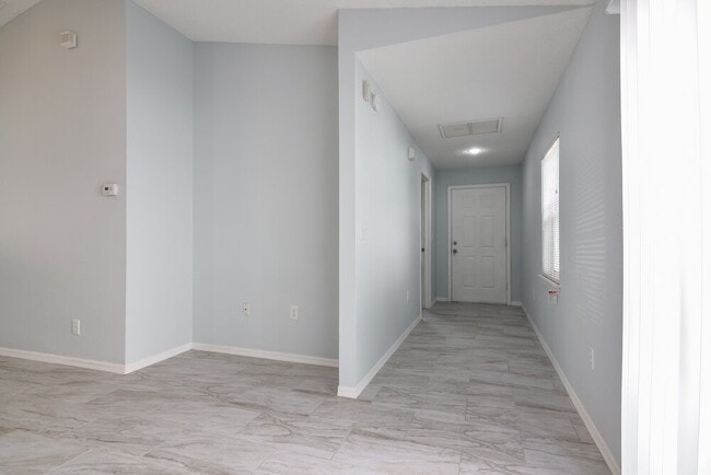 1449 Mohrlake Dr in Brandon, FL - Building Photo - Building Photo