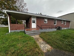 2101 W Main St in Radford, VA - Building Photo - Building Photo