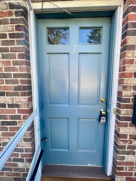 173 Spruce St in Manchester, CT - Building Photo